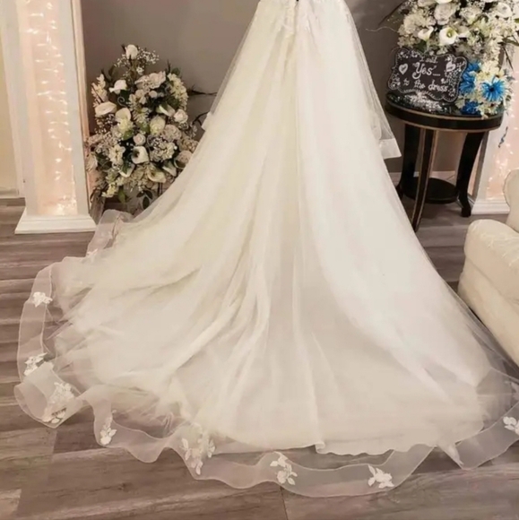 WEDDING DRESS - Picture 5 of 6